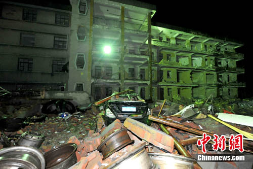 直击福建龙岩汽修厂爆炸事故:厂房几成平地