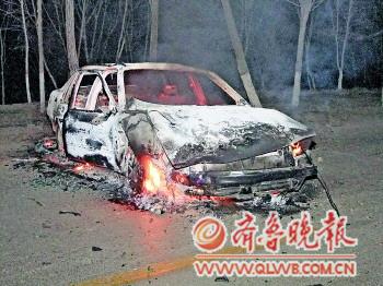 男子偷开房主轿车与拖拉机相撞逃跑未遂被抓(图)