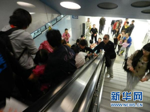 北京地铁8号线发生乘客摔倒踩踏事故(图)