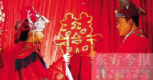 晒各年代结婚账单裸婚成当下新人无奈之举(图)