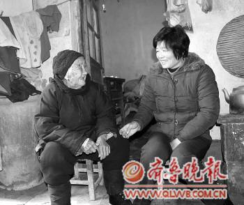 农妇孝养孤老26年似亲娘乡亲盛赞活雷锋