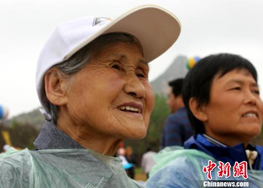 中国乳山母爱文化节开幕慈孝旅游受青睐