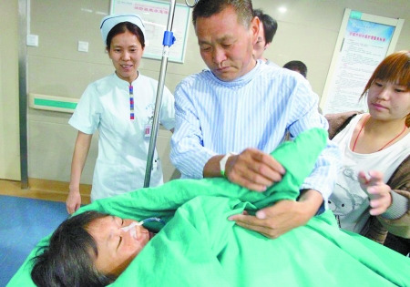 丈夫重病没有肝源供体妻子舍命割肝救夫(组图)
