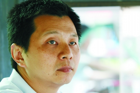 公交司机用眼神逼退小偷被网友称为“怒视哥”