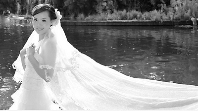 最美女教师工作5年请2次假1次流产1次婚礼