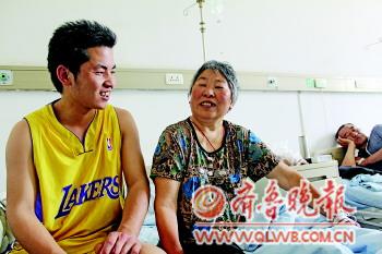 打工仔捡70万巨款匿名奉还失主母亲重病缺钱医治