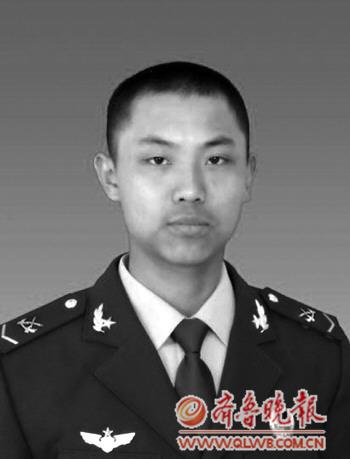 22岁士官投湖救人牺牲多次潜入水中托举溺水同伴