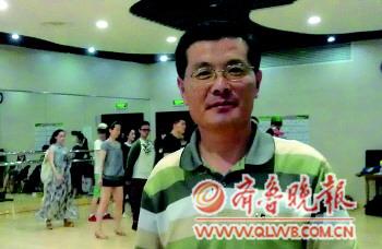 官员参加选秀节目成网络红人曾嫌丢脸打算退赛