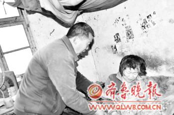上门女婿照顾瘫痪妻子23年屡遭不幸未言放弃(图)