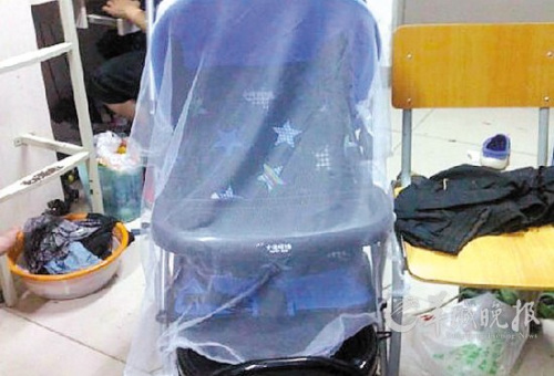 南开90后大学生北京拾弃婴在宿舍当奶爸(图)