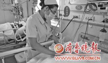 女司机肇事脱衣阻救援被批捕致一死一伤