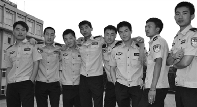 大学生救人被轧断双腿:若能站起来,还想做警察