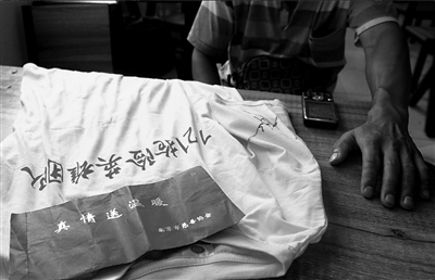 京港澳高速救人农民工所得捐款被扣工地称防离职