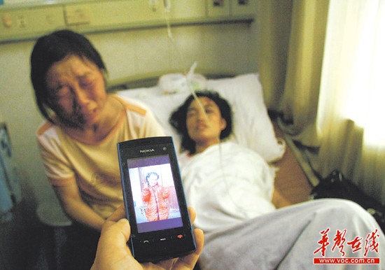 面包车遇车祸被削掉一半3死4伤司机或疲劳驾驶