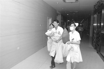 哈尔滨路面塌陷事故伤者脱离生命危险路坑被填平