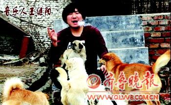 青年办演唱会为流浪狗募捐劝诫朋友养宠物别随便