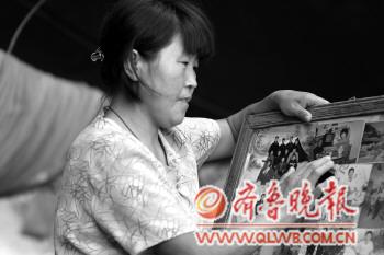 农妇丧夫照顾失明婆婆十余年坚持带老人改嫁(图)