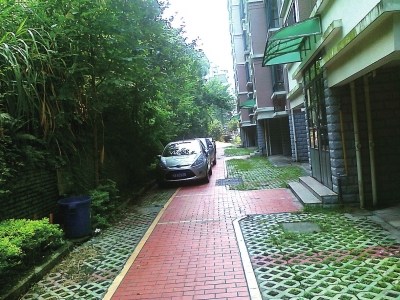 福州女子深夜小区内被人捂嘴拖拽业主人肉色狼