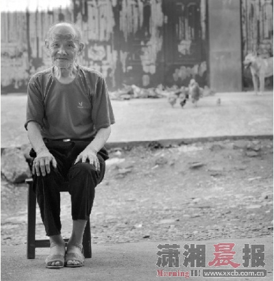 抗战老兵吃低保每月不超700元曾被冤入狱30年