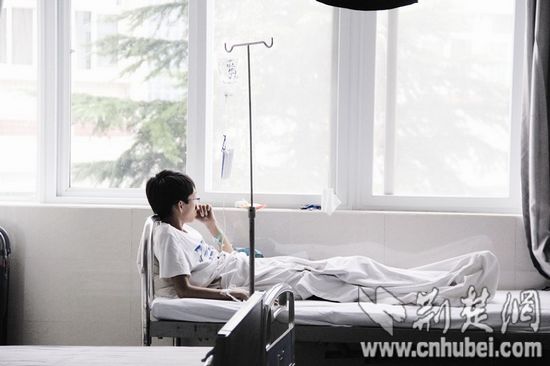 湖北松滋34高中生遇车祸2死13伤学生手拉手自救