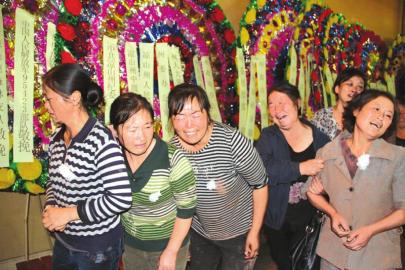 四川凉山抗洪牺牲烈士遗体告别仪式举行