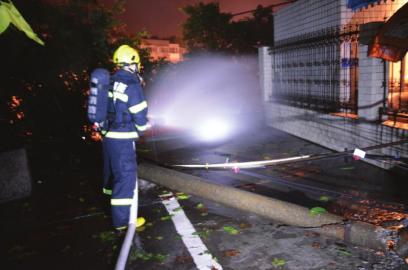 四川泸州2000立方天然气外泄因山体滑坡砸断管道