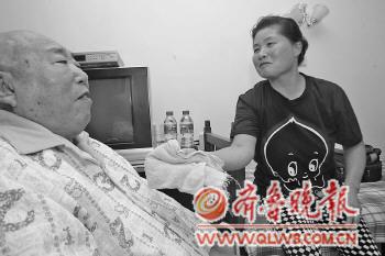 女子嫁智障男照顾一家5口14年来每日只睡5小时