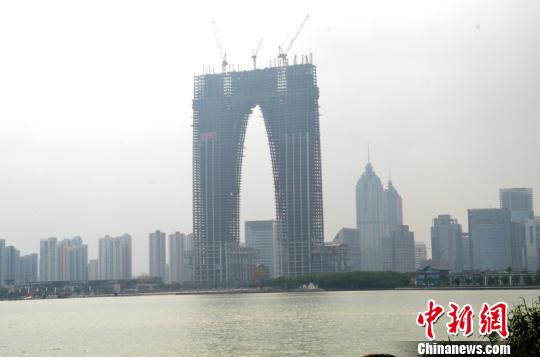 城市建筑“怪胎”频现系政绩冲动“泄洪口”