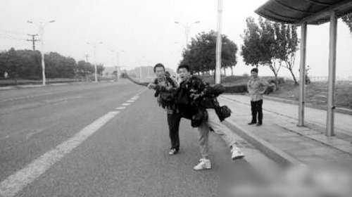 沈阳俩小伙穷游中国称吃住都有省钱绝招(图)