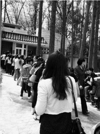 东湖景区男厕多女厕少女游客无奈“占领”男厕