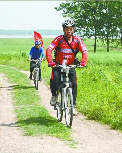 湖北七旬汉骑车赴广州过冬计划行程2000余公里
