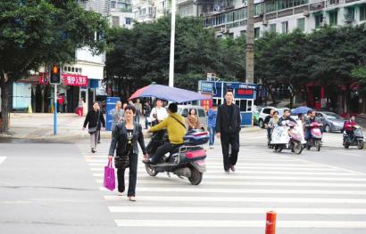专家称中国式过马路出于从众效应个体担心被孤立