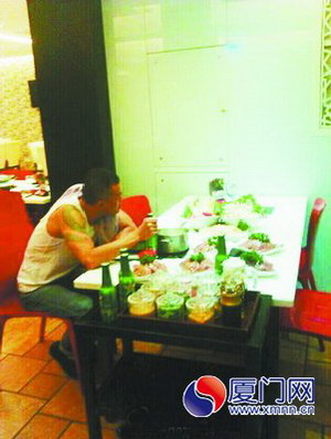 男子点5盘猪肝怀念分手女友微博蹿红(图)