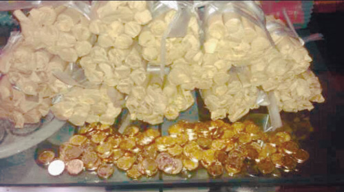 公交司机发工资拎回6500枚5角硬币近50斤重(图)