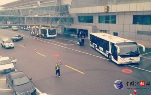 南京禄口机场1名地勤人员被摆渡车撞死(图)