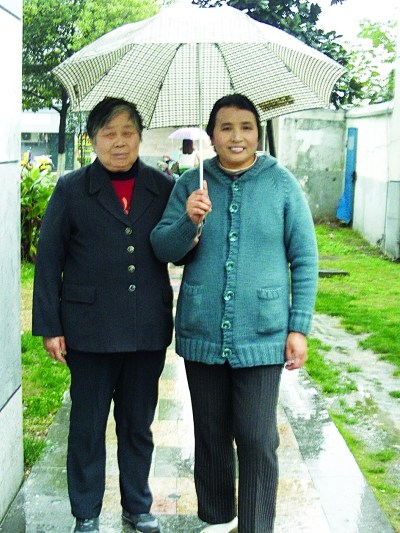 儿媳病危婆婆照料十年婆婆失明儿媳知恩反哺