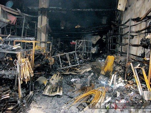 南宁一店铺起火儿子火海救母不幸双双身亡(图)