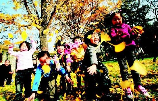调查称7成老人被动带孙子有6成儿女支付报酬
