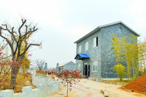 贫困县村主任圈地60余亩建庄园曾被查处仍在建