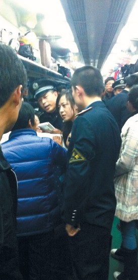 女孩列车上为肺癌老人人工呼吸急救十几分钟(图)