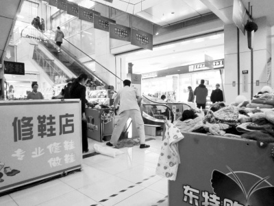 一年轻女子商场高处坠亡生前已患抑郁(图)