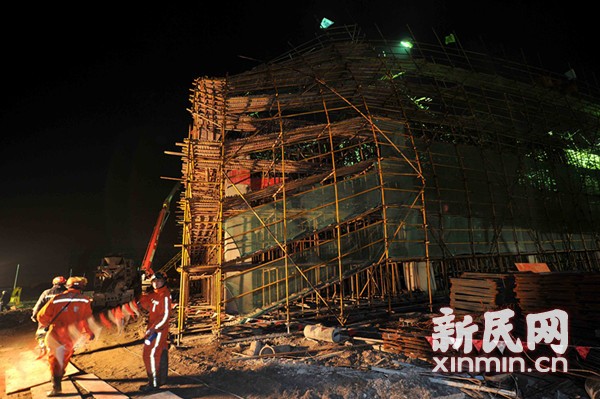 上海轨交12号线在建停车场脚手架坍塌致5死18伤