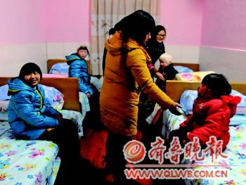开封福利院长称多次劝说袁厉害把孩子送去遭无视