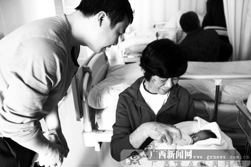 女子高位截瘫19年40岁意外怀孕勇敢诞下健康女婴
