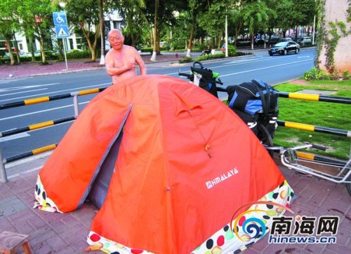 男子骑自行车8年走遍中国为“思考人生”(图)