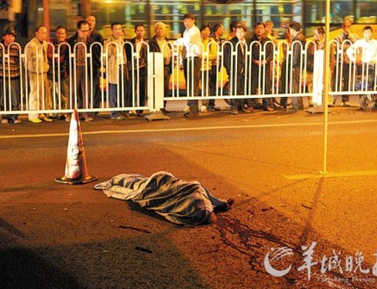 广州一流浪女凌晨从高架桥坠亡警方介入调查(图)