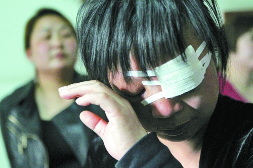 河南嵩县景区观光车撞上山体19名游客遇险负伤