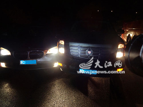 两豪车车主因赌气致车头发生刮擦各损失上万元