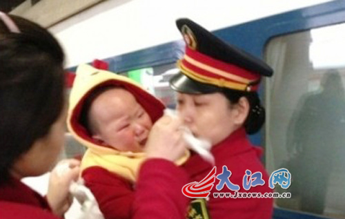 未婚妈妈遭花心男抛弃回家相亲将亲生儿遗弃