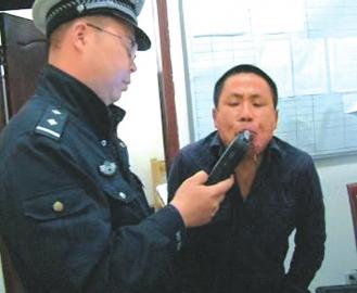 镇卫生院副院长醉驾大学生村官坐副驾离奇溺亡